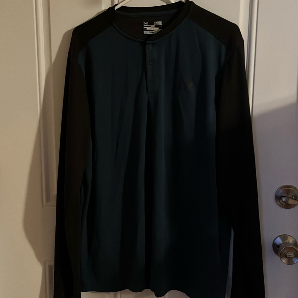 NWT men’s XL Under Armour long sleeve shirt
